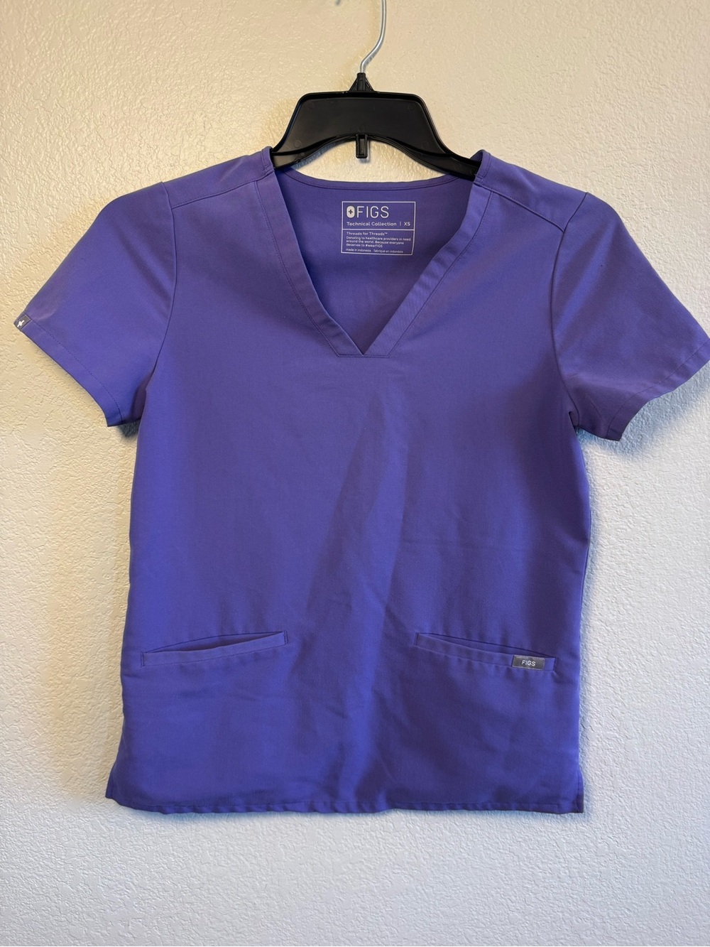 FIGS Technical Collection Casma 3-Pocket Scrub Top - Purple - Size XS